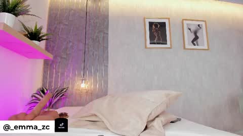 emmazc_ online show from July 10, 9:26 pm