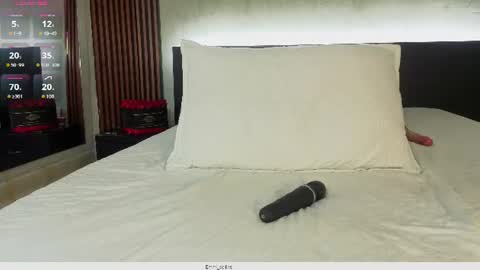 emmi_collins online show from July 31, 9:49 pm