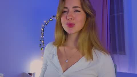 Snapshot of emmi_rosee chatting on January 11, 5:07 pm Miss Emmi online show from January 11, 5:07 pm