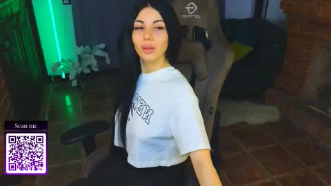 Snapshot of emmi_swon chatting on September 29, 8:58 pm Mia online show from September 29, 8:58 pm