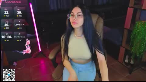 Snapshot of emmi_swon chatting on September 13, 5:37 am Mia online show from September 13, 5:37 am