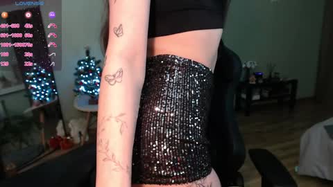 Snapshot of emmiclo chatting on December 16, 5:11 pm Emily online show from December 16, 5:11 pm