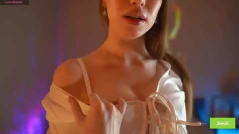 emmiellee online show from June 14, 10:26 am