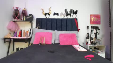          online show from August 4, 12:55 pm