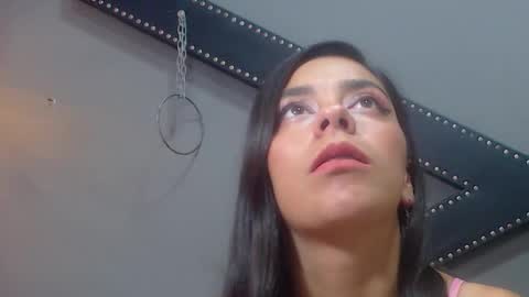 Snapshot of emmily_owenn chatting on October 20, 7:17 pm emmily_owenn online show from October 20, 7:17 pm