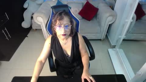 Emmily online show from March 6, 11:20 pm