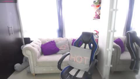 Emmily online show from January 6, 9:11 pm