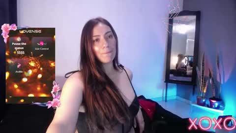 Snapshot of emmilysmith1 chatting on December 19, 6:23 pm Emmily online show from December 19, 6:23 pm
