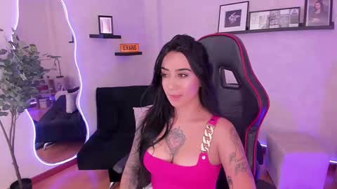 Snapshot of emmyevans1 chatting on September 15, 7:43 pm Emmy Evans online show from September 15, 7:43 pm