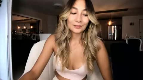 emyconneer online show from January 8, 10:36 pm