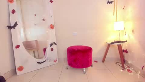 Snapshot of emylyjonhs chatting on October 14, 10:01 pm EMYLY online show from October 14, 10:01 pm