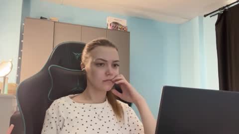 Lily online show from March 10, 8:29 am