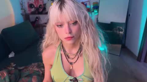 Snapshot of erectioneeering chatting on October 3, 11:04 am Alissa online show from October 3, 11:04 am