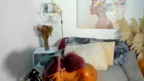 E R I K A  - L  Y R I C S online show from February 3, 6:22 am