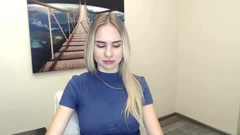 Snapshot of erikagavin chatting on December 2, 12:39 pm Erika online show from December 2, 12:39 pm