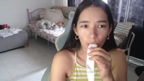 erina_1 online show from May 6, 6:01 pm
