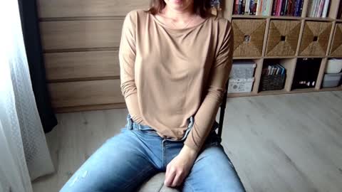 Snapshot of erotic_vibe chatting on October 19, 10:17 am Melissa online show from October 19, 10:17 am