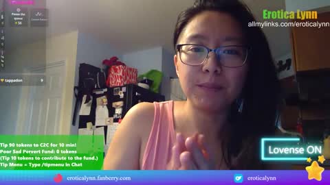 Snapshot of eroticalynn chatting on March 5, 8:01 pm Lynn online show from March 5, 8:01 pm