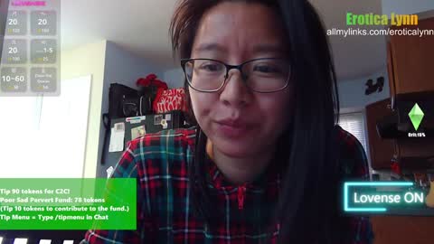 Snapshot of eroticalynn chatting on December 6, 8:17 pm Lynn online show from December 6, 8:17 pm