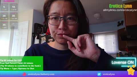 Snapshot of eroticalynn chatting on January 3, 7:50 pm Lynn online show from January 3, 7:50 pm