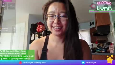 Snapshot of eroticalynn chatting on October 9, 7:18 pm Lynn online show from October 9, 7:18 pm