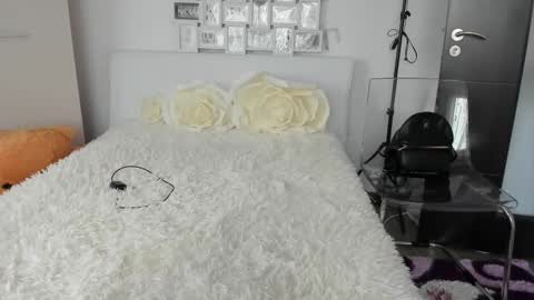 Snapshot of eroticsensualkitty4u chatting on December 10, 8:40 am eroticsensualkitty4u online show from December 10, 8:40 am