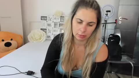 Snapshot of eroticsensualkitty4u chatting on September 19, 9:52 am eroticsensualkitty4u online show from September 19, 9:52 am