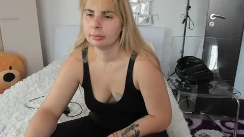 Snapshot of eroticsensualkitty4u chatting on December 14, 9:51 am eroticsensualkitty4u online show from December 14, 9:51 am