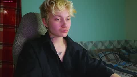 esajukyy online show from December 14, 2:53 pm