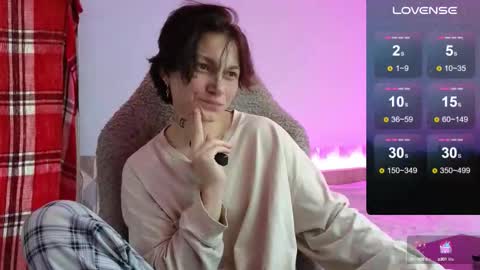 esajukyy online show from October 4, 6:30 am