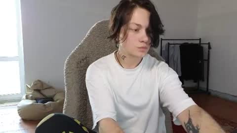 esajukyy online show from July 14, 9:24 am