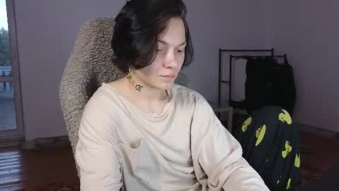 esajukyy online show from August 6, 2:24 pm