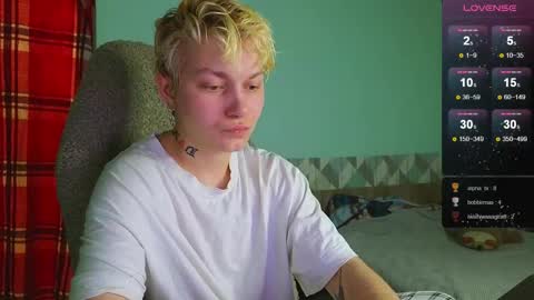 esajukyy online show from December 17, 4:53 pm