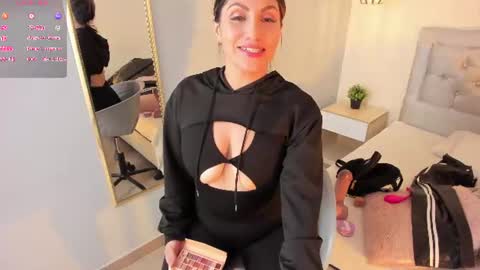 Escarlet online show from June 26, 5:36 pm