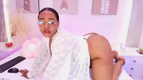 esmeralda online show from June 4, 4:28 am