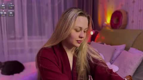 Estella online show from May 11, 4:59 pm