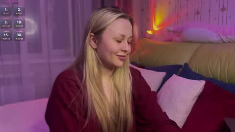 Estella online show from March 15, 6:32 pm