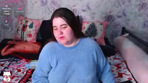 Snapshot of estelle_hicks chatting on February 5, 6:15 pm estelle_hicks online show from February 5, 6:15 pm