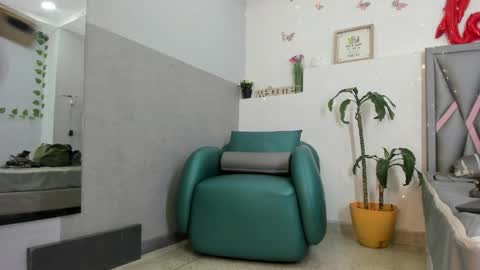 esterlindez online show from May 15, 10:56 pm