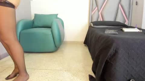esterlindez online show from July 11, 9:04 pm