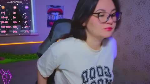 EsterPlayful online show from November 2, 11:13 am