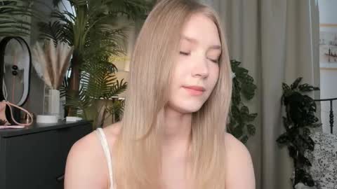 Snapshot of eternity_cuite chatting on September 13, 6:21 am Natalie online show from September 13, 6:21 am