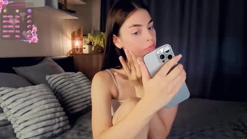 Snapshot of eternity_is_endless chatting on October 7, 8:08 am Mary online show from October 7, 8:08 am