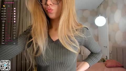 Elsa online show from March 8, 4:37 pm