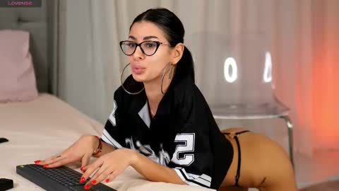 Eva  online show from November 24, 7:10 am