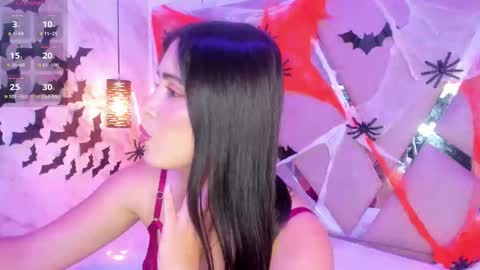 EvaBloom online show from November 1, 8:57 pm