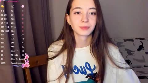 evabradly online show from December 18, 7:18 pm