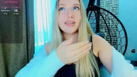 Snapshot of evacadooo chatting on September 25, 3:27 am Eva online show from September 25, 3:27 am