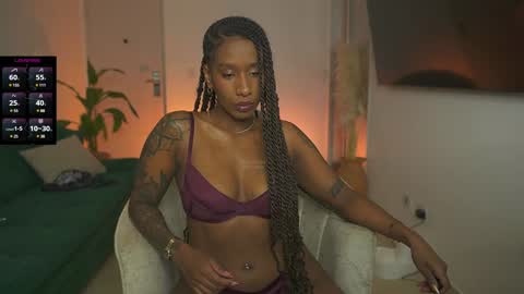 Snapshot of evajacksss_ chatting on December 11, 11:10 pm evajacksss_ online show from December 11, 11:10 pm