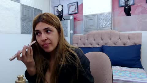 Snapshot of evaloviaa_ chatting on January 4, 2:25 pm Eva online show from January 4, 2:25 pm